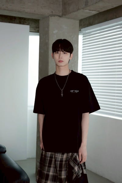 【現貨】迷彩哥德字印花短T7