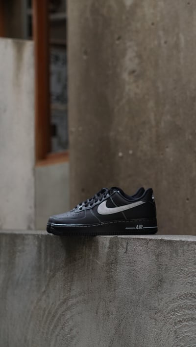 【挑戰最低價!現貨速發】NIKE AIR FORCE 1 黑魂白縫線All black｜HQ2037-00615