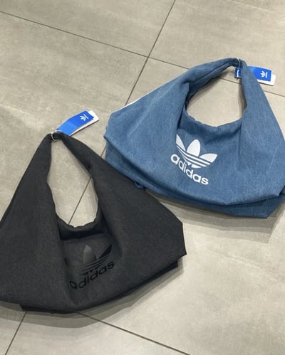 【國外連線預購 買大送小!!!】2色｜ADIDAS 牛仔丹寧單肩包大雲朵包附零錢包 IX7693 IX76948