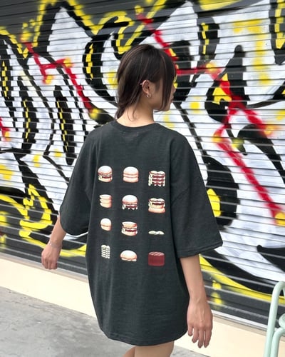 【滿足包色控現貨】滿版漢堡堡短T6