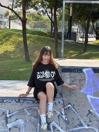 【現貨】城市爆裂英文字短T11