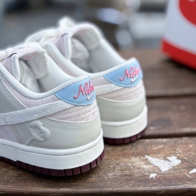 【限量預訂】Nike Dunk Low 情人節限定 奶油櫻花粉 淺粉 寶寶藍 毛絨勾刺繡愛心蝴蝶結｜IQ1145-6103