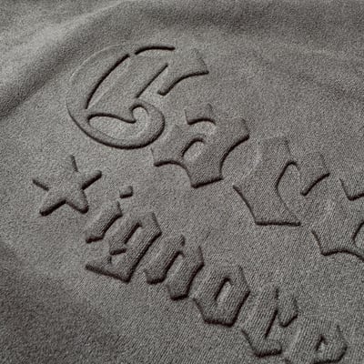 【現貨】哥德字剛印麂皮短T12