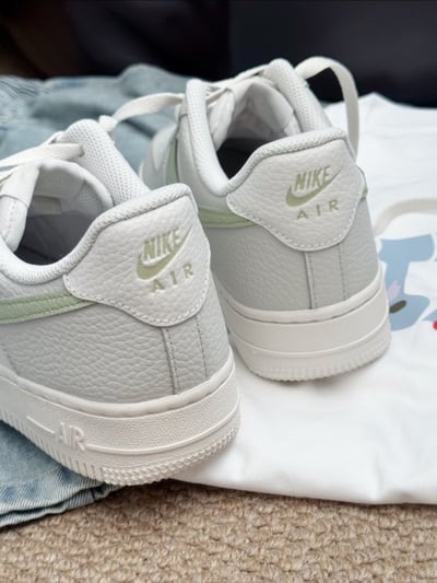 【爆款】Nike Air Force 1 煙霧青提 抹茶灰綠 女款｜IB3881-0018