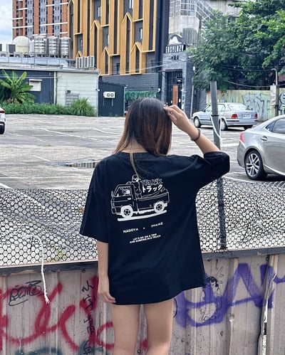 【SORONA® 涼感現貨】TRUCK日文皮卡印花短T9