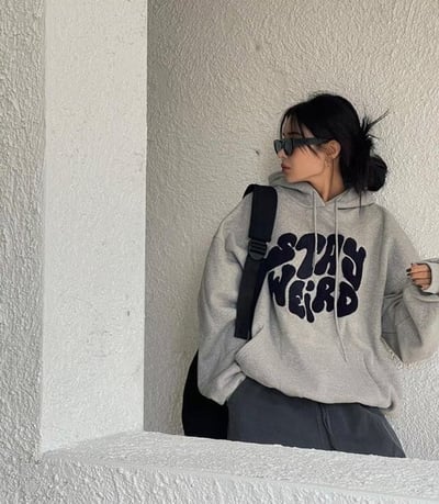 【現貨】毛巾繡STAY WEIRD帽T4