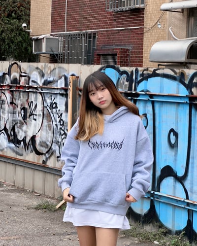 【現貨】CROSSMEDIA 街頭刺繡抓痕短寬帽T9