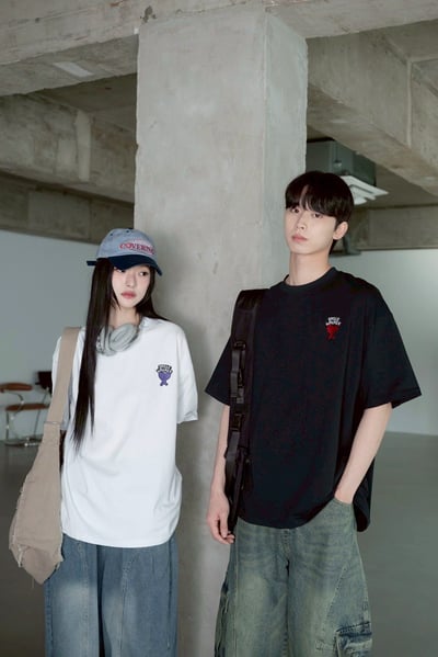 【現貨】SMILE WALKER愛心人走路刺繡短T1