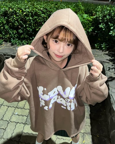 【現貨】街頭吐煙圈發泡短寬帽T7