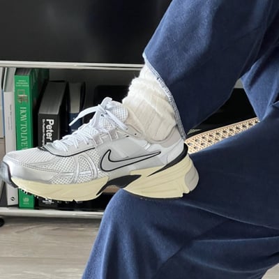 【限定折扣】Nike V2k Run "Metallic Silver" 白灰銀｜HJ4497-1003