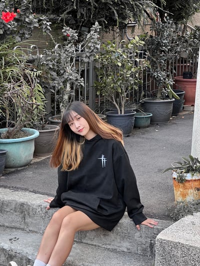 【現貨】十字星芒刺繡麂皮帽T1