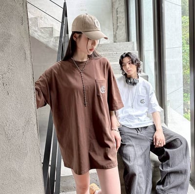 【現貨】哥德字刺繡口袋短T5