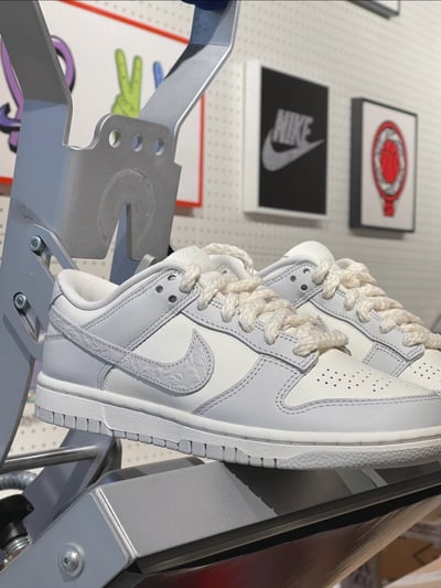 【現貨】NIKE Wmns Dunk Low Needlework 浮雕骨白灰｜FJ4553-1332