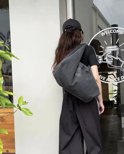 【國外連線預購 買大送小!!!】2色｜ADIDAS 牛仔丹寧單肩包大雲朵包附零錢包 IX7693 IX76946