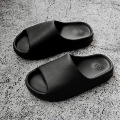 【現貨】Adidas Yeezy Slide Boost Onyx 黑魂 全黑 防水拖鞋｜HQ64483