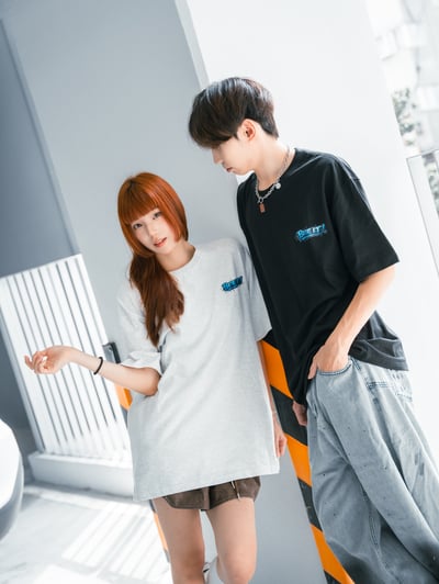 【萌度飆升 現貨速發】WASSUP BITE IT！小狗咬骨頭短T11