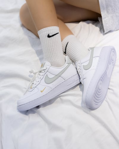 【現貨】NIKE AIR FORCE 1 白綠 小金勾 灰綠 女鞋｜CZ0270-1063