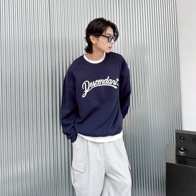 【現貨】Descendat草寫貼布繡大學T4