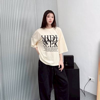 【現貨】HIDE AND SEEK 文字堆疊落肩短T7