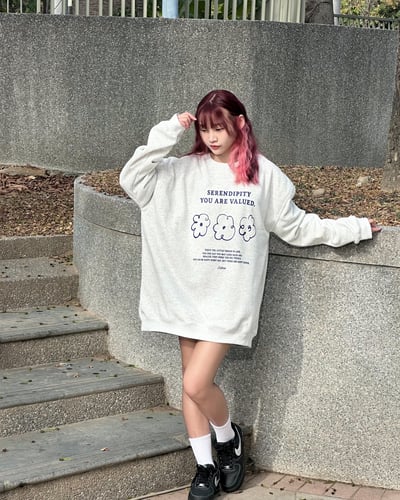 【仙女必帶款!!!】超Q小花牛奶絨大學T2