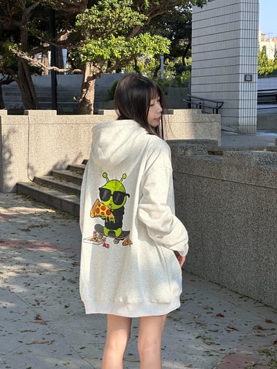 【小編大愛款現貨】酷萌外星人吃披薩牛奶絨帽T4