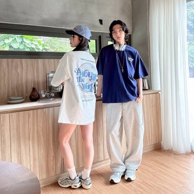 【現貨】around the world發泡字型球形構圖短T14