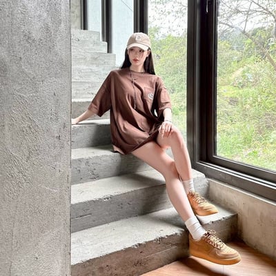 【現貨】哥德字刺繡口袋短T8