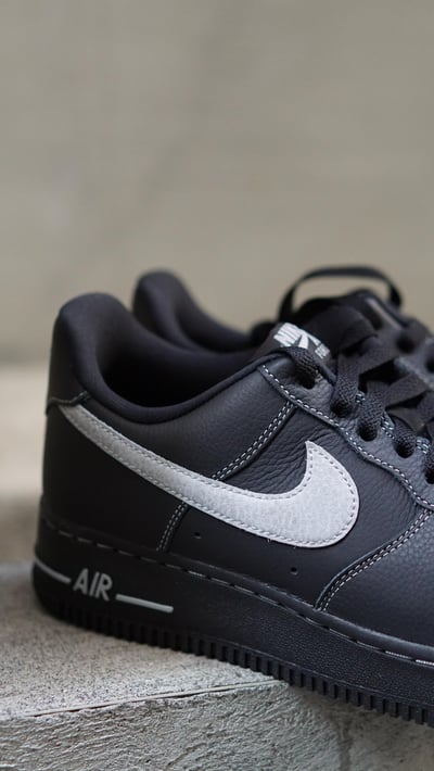 【挑戰最低價!現貨速發】NIKE AIR FORCE 1 黑魂白縫線All black｜HQ2037-00610
