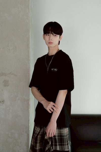 【現貨】迷彩哥德字印花短T4