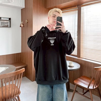 【現貨】AUROCEAN刺繡滾線大學T4