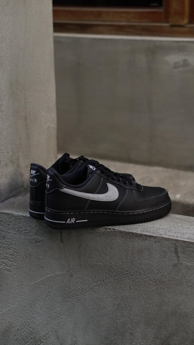 【挑戰最低價!現貨速發】NIKE AIR FORCE 1 黑魂白縫線All black｜HQ2037-0066