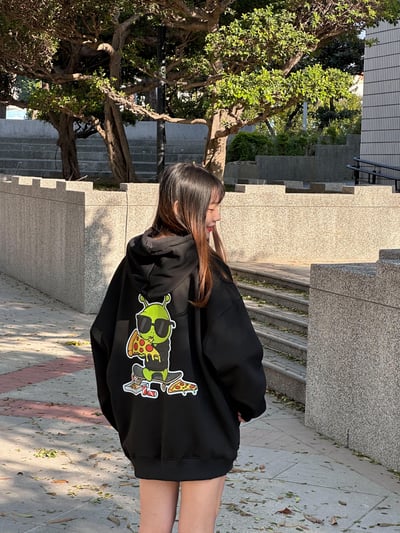 【小編大愛款現貨】酷萌外星人吃披薩牛奶絨帽T3