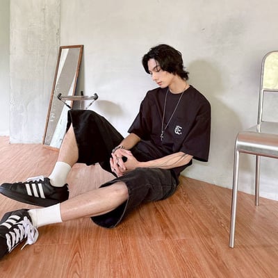 【現貨】哥德字刺繡口袋短T2