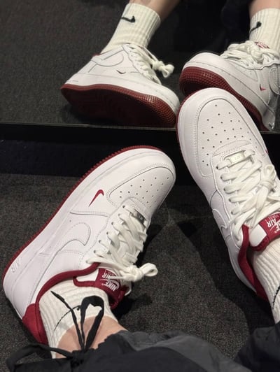 【現貨】NIKE AIR FORCE 1 ‘07 LV8 櫻桃蛋糕 白紅 皮革 刺繡小勾  ｜HM9483-1002