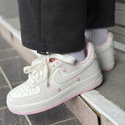 【情人節限定 限量現貨!!!】NIKE AIR FORCE 1 'Valentine's Day'白粉｜HV5992-1115