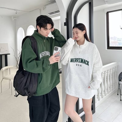 【現貨】MERRIMACK半高領拉鏈刺繡大學T2