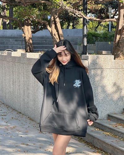 【現貨速發】藝術英文塗鴉牛奶絨帽T8