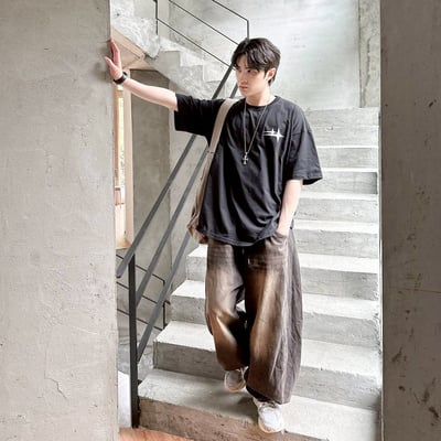 【現貨】噪點雙星光芒印花短T6