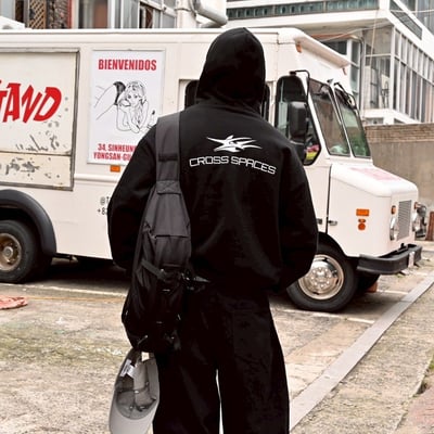 【現貨】CROSS SPACES 圓標刺繡短寬帽T4