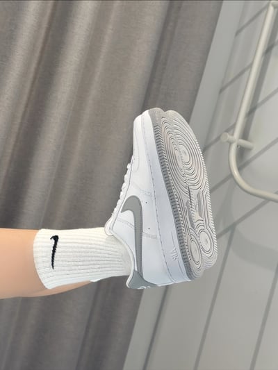 【爆款!】NIKE AIR FORCE 1 煙雨灰 灰白 灰勾 白FORCE｜FJ4146-1004