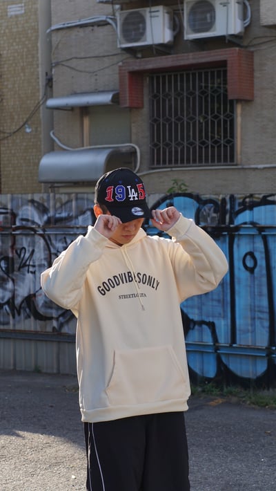 【現貨】GOODVIBESONLY英文字母刷毛帽T17