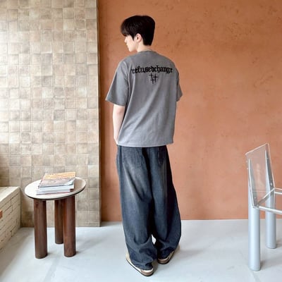 【現貨】哥德字星芒刺繡麂皮短T9