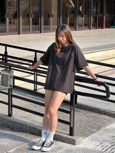 【現貨】刺繡對焦框花朵印花短T8