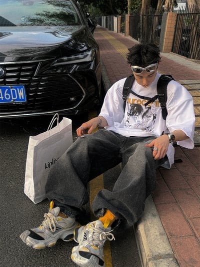 【超燒款現貨】質感小割破水洗黑系牛仔寬褲3