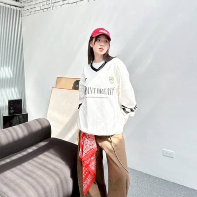 【現貨】VIBRANT BREATH美式復古V領大學T2