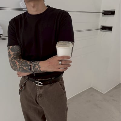 【質感必入】雙車線修身質感合身短T2