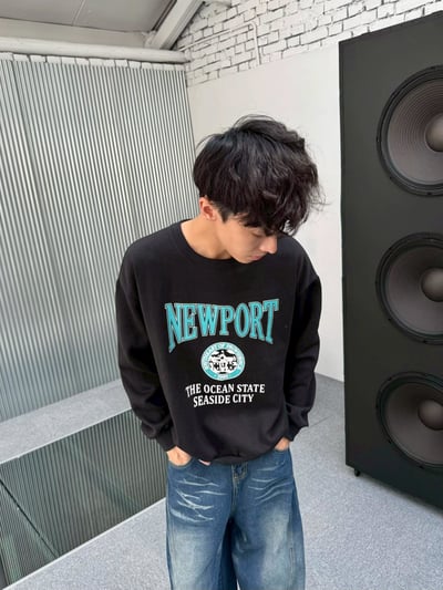 【現貨】NEWPORT 英字大學T5