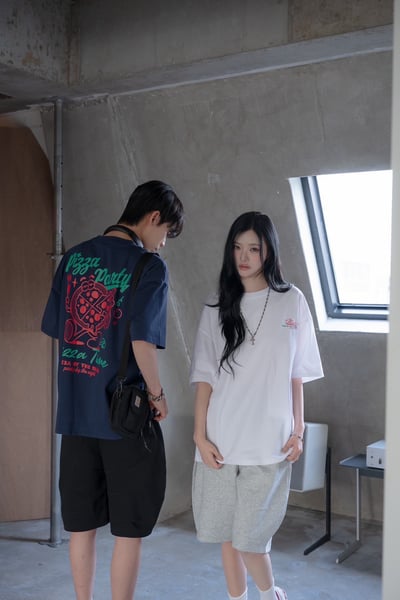 【SORONA® 涼感現貨】PIZZA PARTY 披薩塗鴉印花短T3