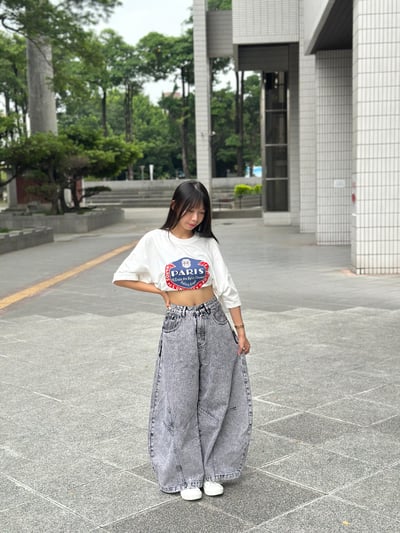 【現貨】PARIS徽章短T2