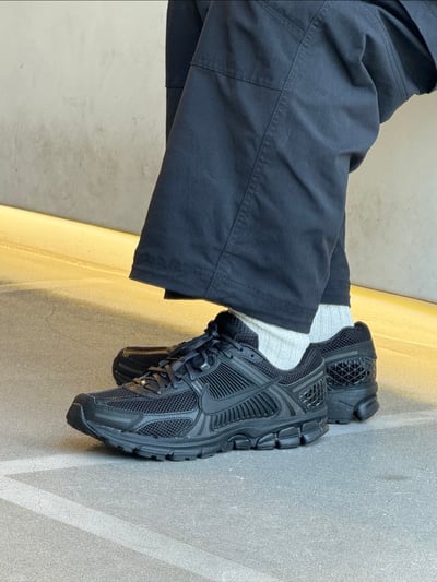 【現貨】NIKE ZOOM VOMERO 5 BLACK 全黑 黑魂 黑武士 復古老爹鞋｜BV1358-0032
